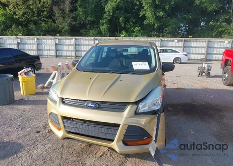 2015 Ford Escape S z USA, uszkodzony, nr VIN 1FMCU0F77FUB56040